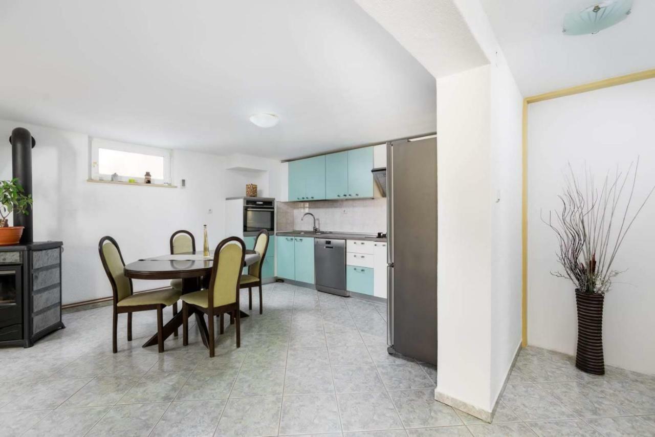 Apartmani Vinko Tribunj-Sovlje Tribalj Buitenkant foto