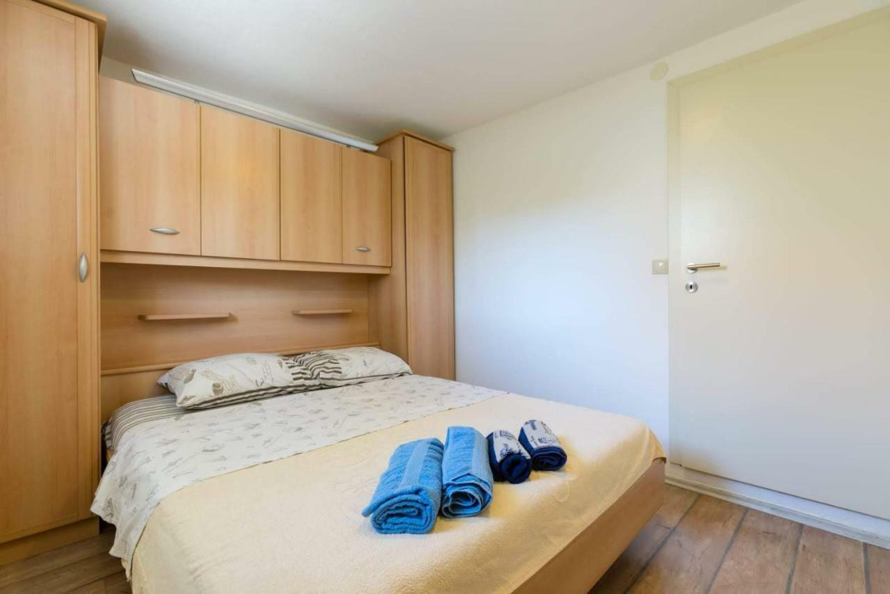 Apartmani Vinko Tribunj-Sovlje Tribalj Buitenkant foto