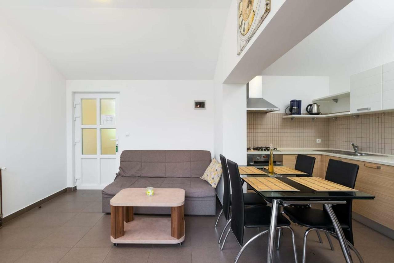 Apartmani Vinko Tribunj-Sovlje Tribalj Buitenkant foto